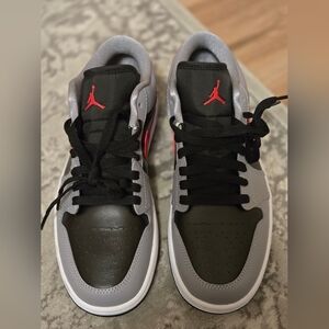 Jordan Women's 1 Low Cement Grey/Fire Red-Black